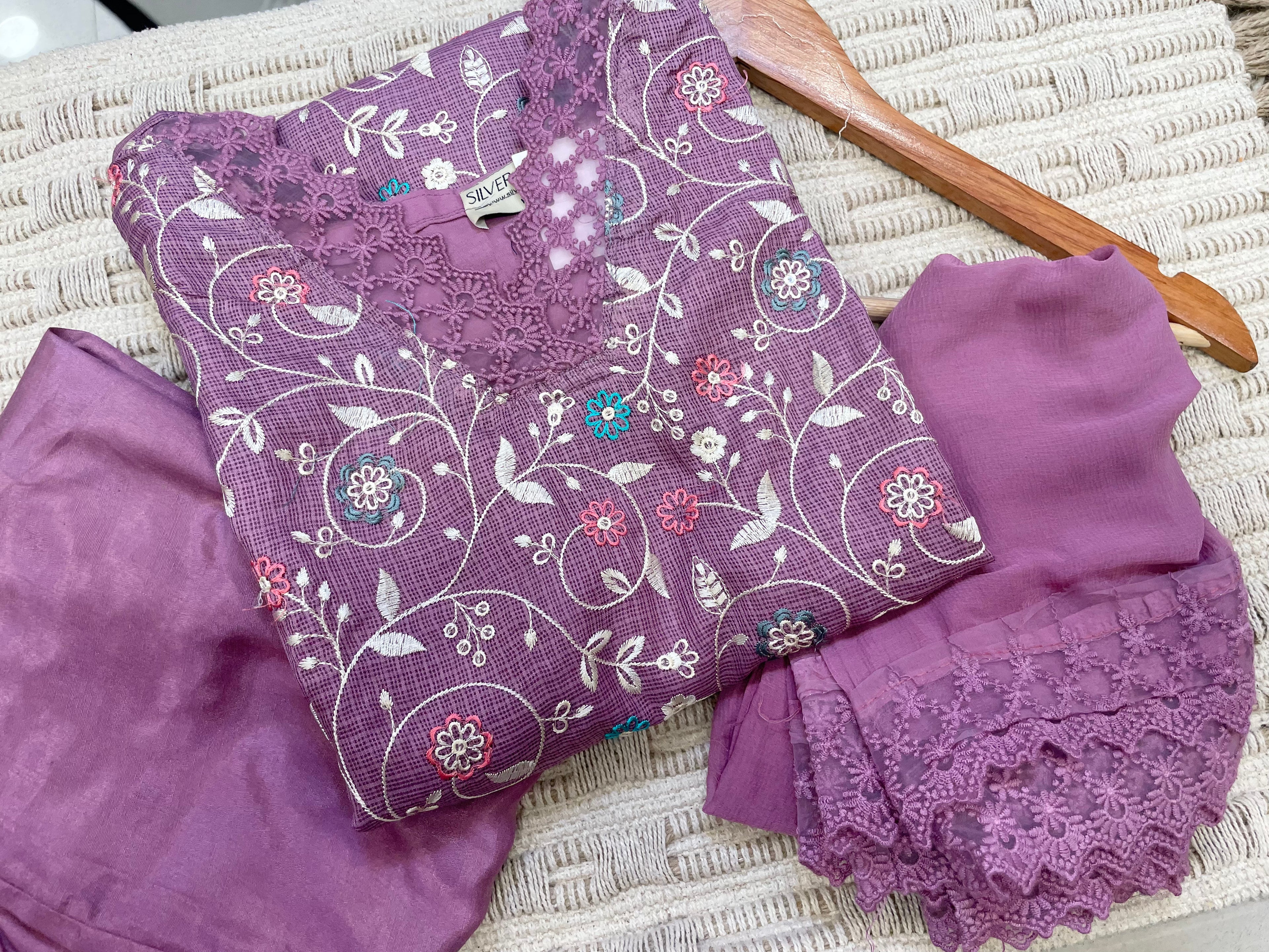Embroidery Salwar Suit - SLDE01